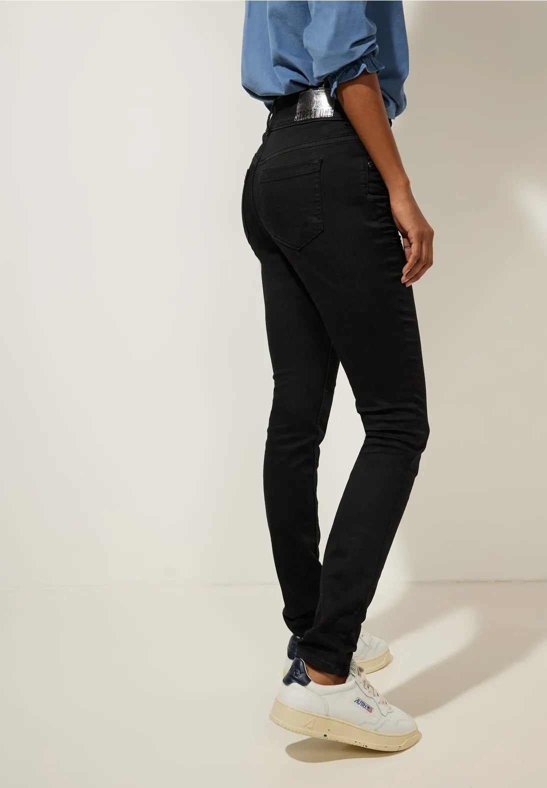 Jeans York , hög midja o smalt ben svart
