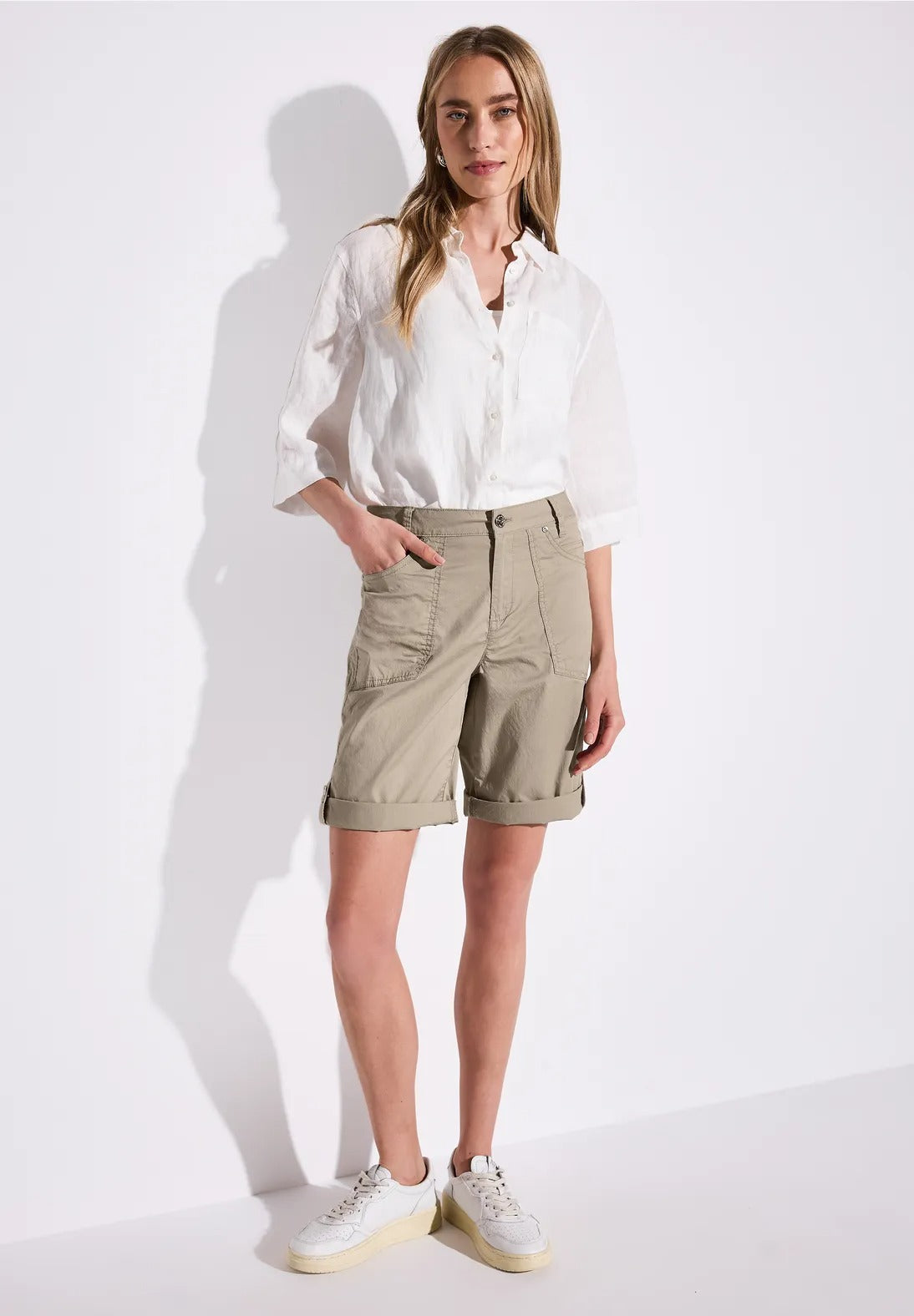 Bermuda shorts med uppvik, modell Yulius, beige