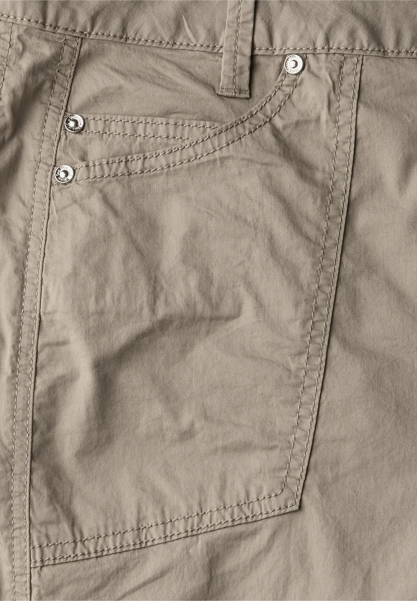 Bermuda shorts med uppvik, modell Yulius, beige
