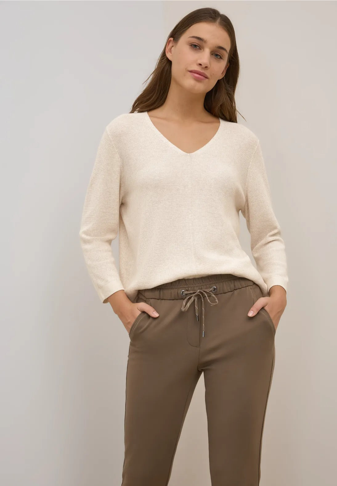 V-ringad stickad tröja, beige melange