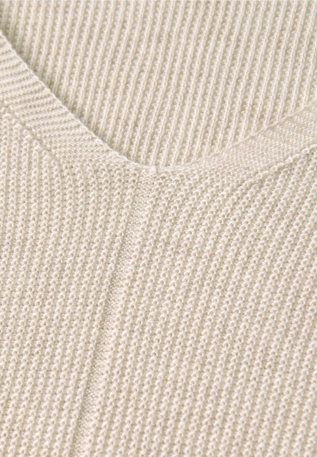 V-ringad stickad tröja, beige melange