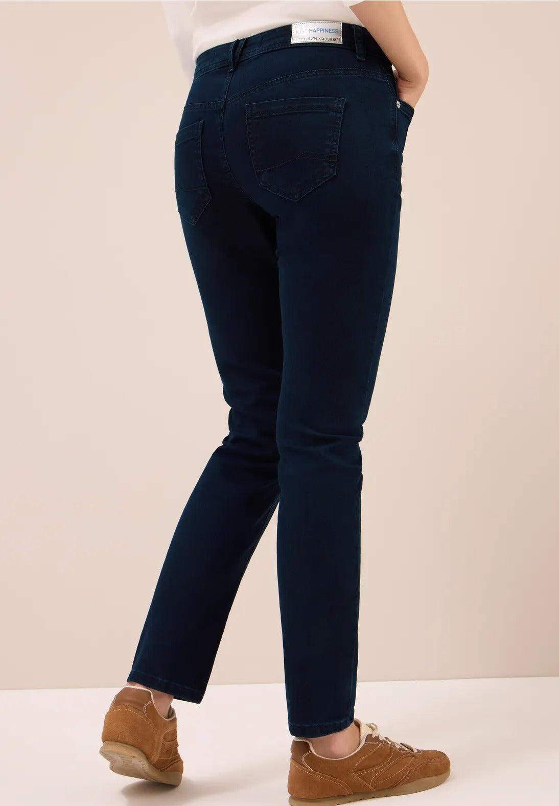 Jeans med avslappnad passform, modell Scarlett Blueblack, medelhög midja