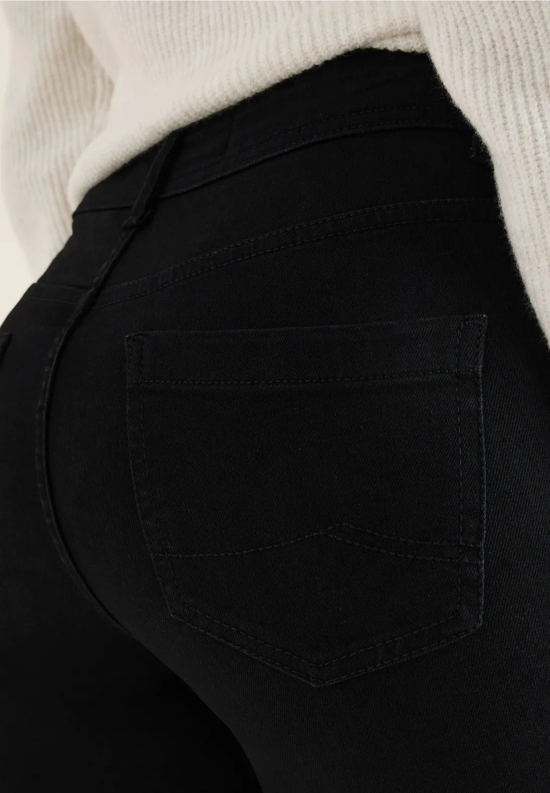 Svarta jeans av favoritmodellen Vicky, hög midja, 30 o 32 längd