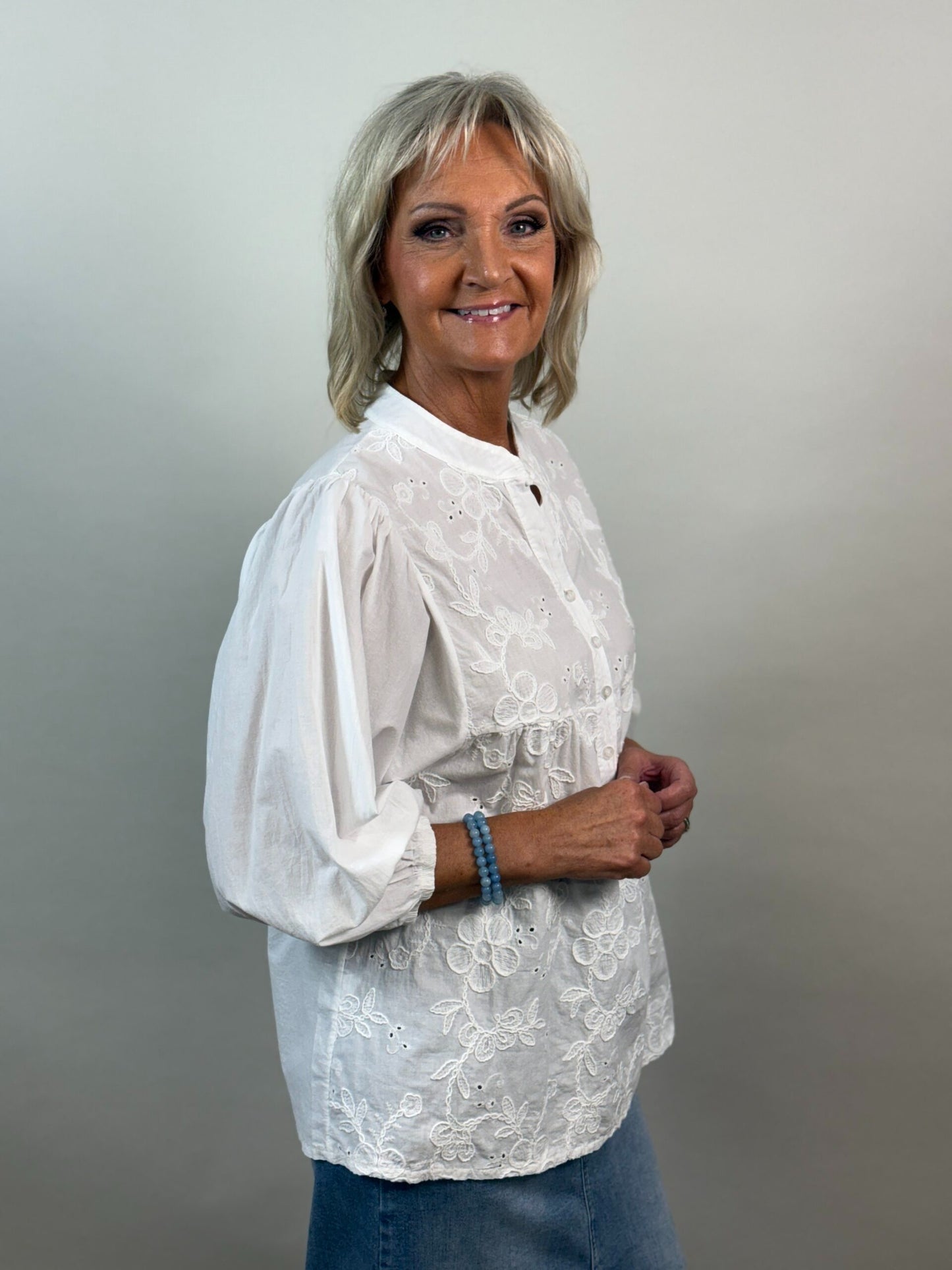 Blus med puffärm och med resår i avslut från Mixbyheart