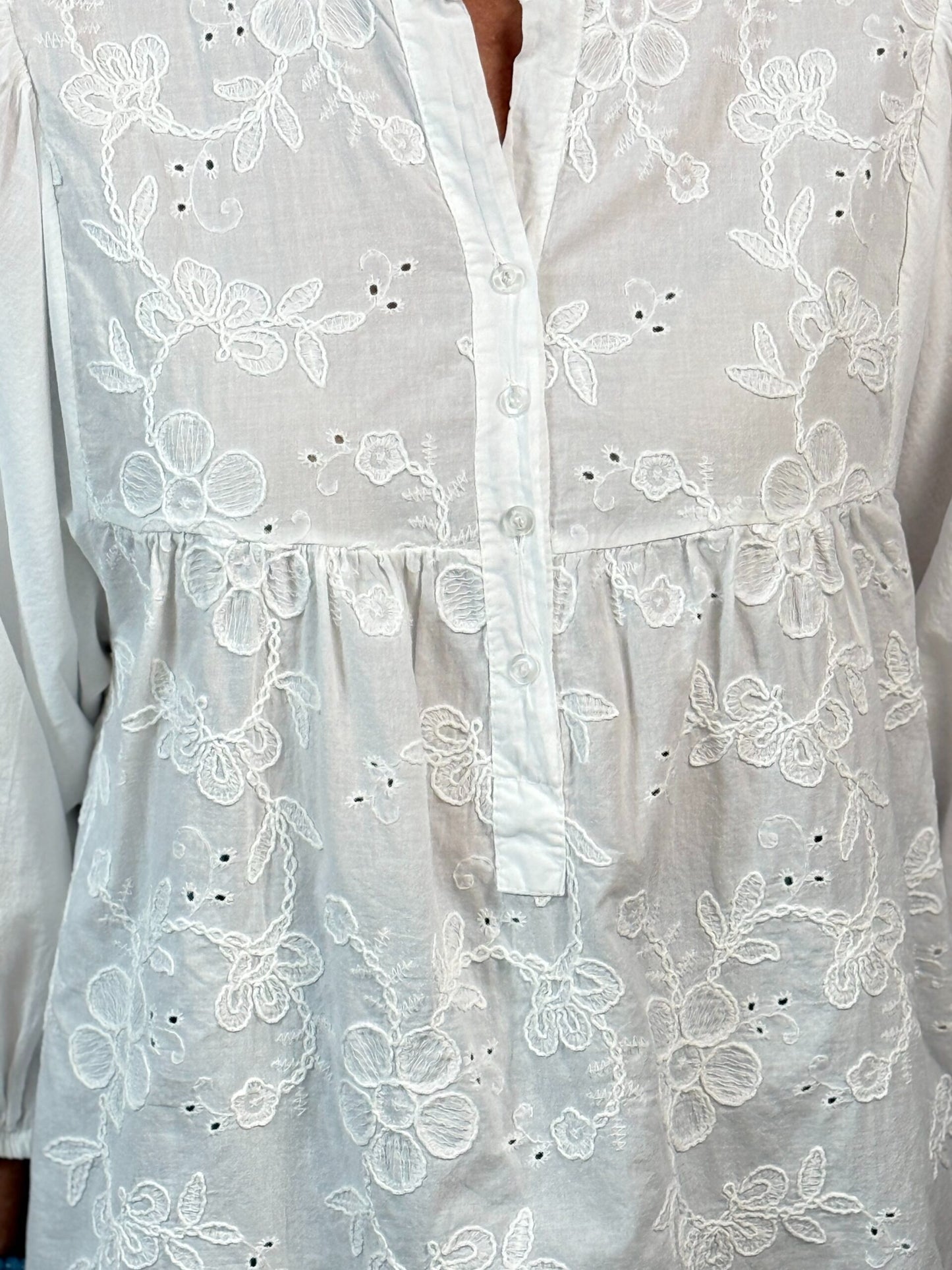 Blus med puffärm och med resår i avslut från Mixbyheart