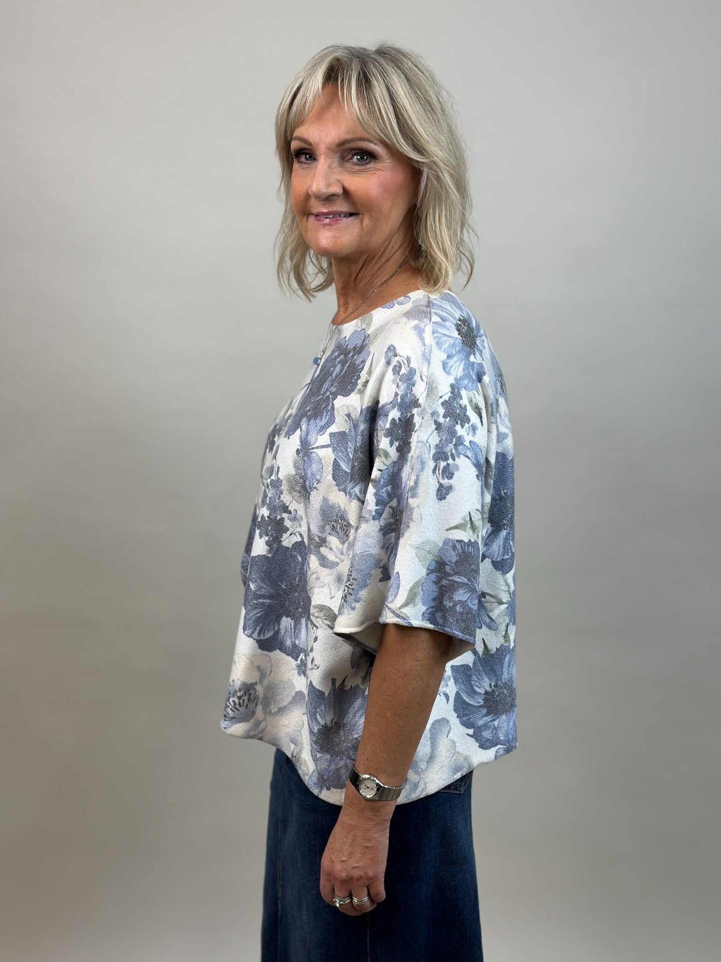 Ponchotröja med blommönster i viskosmix, blå