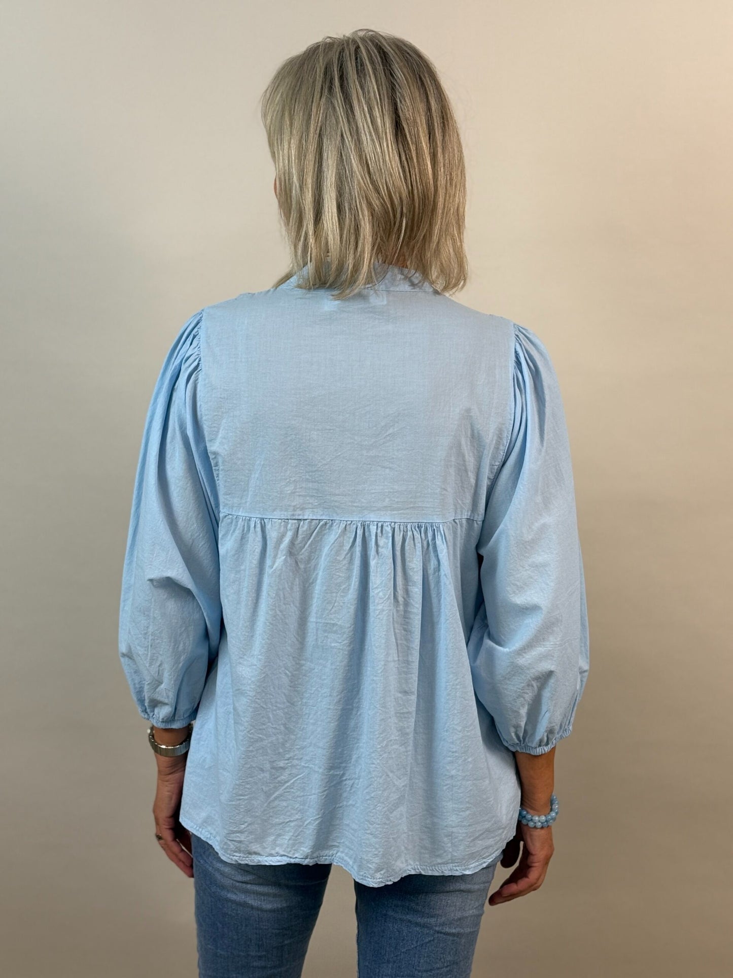 Blus med puffärm och med resår i avslut från Mixbyheart