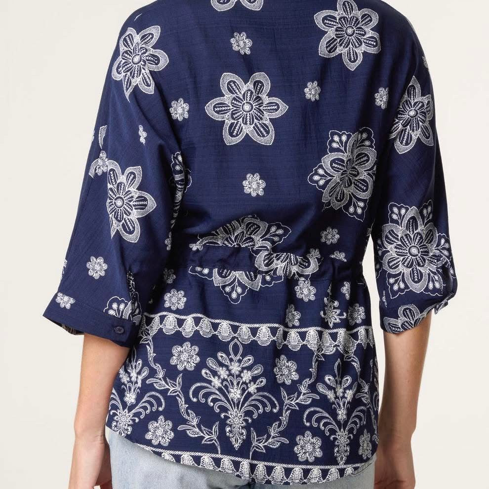 Mönstrad blus från Chica London , Marin