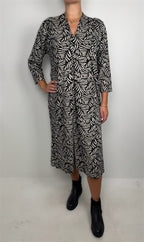 Klänning från Caramelle svart/vit mönstrad