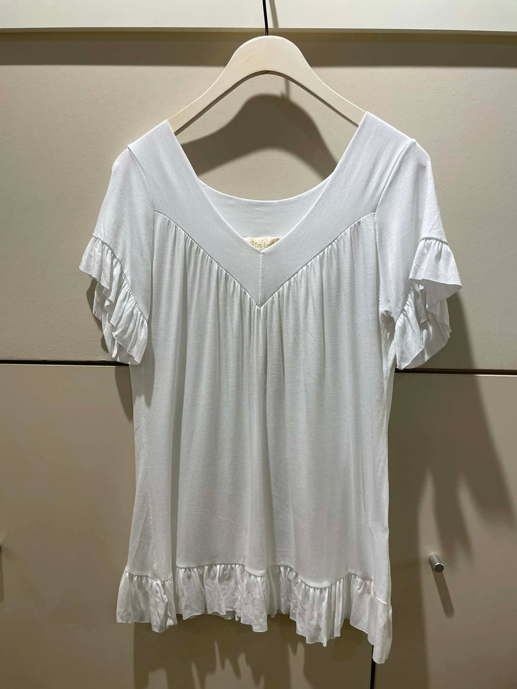 Trikåtopp med volang, vit- Caramell