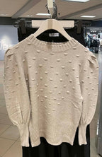 Stickad tröja med liten puffärm från Caramelle, fyra färger