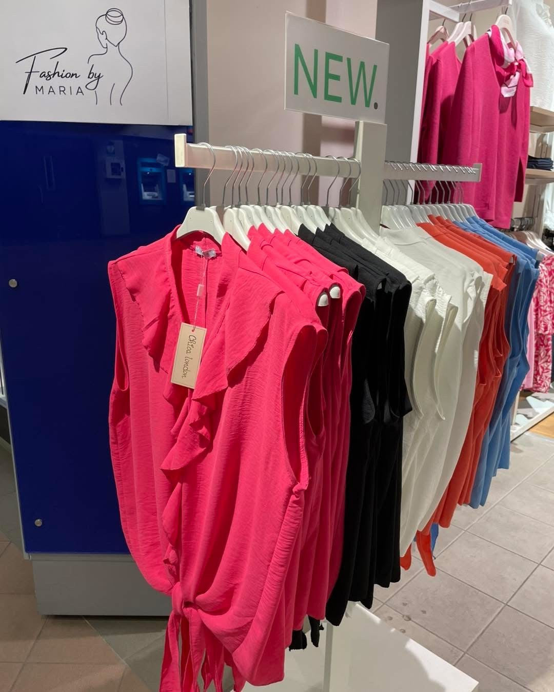 Ärmlös volangblus med knyt från Chica London , Cerise