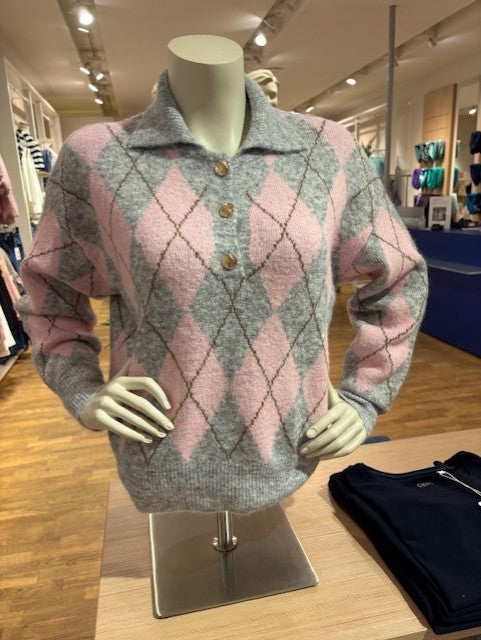 Stickad tröja med Argylemönstrer från Caramelle , rosa