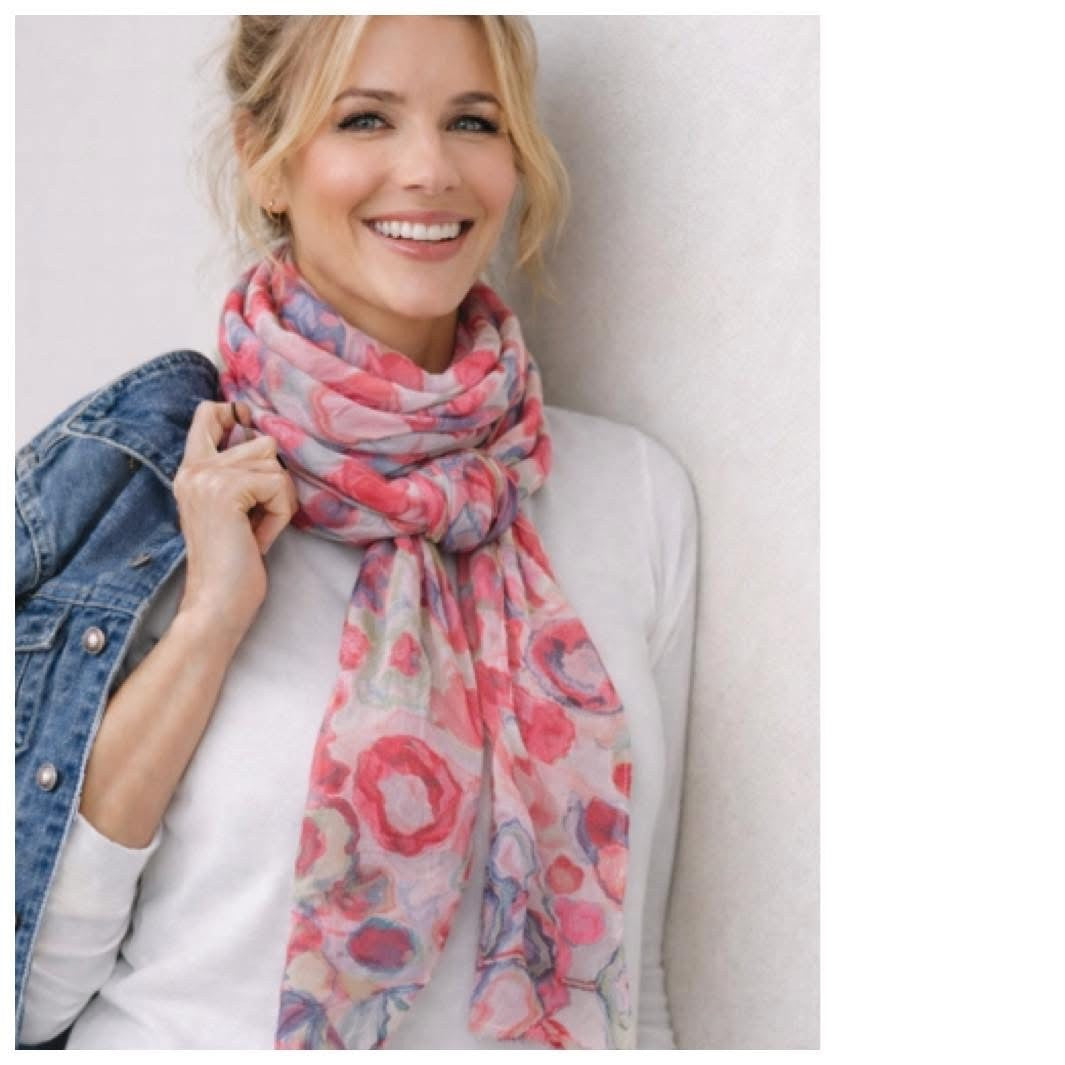 Scarf med blommönster från Caramelle, rosa