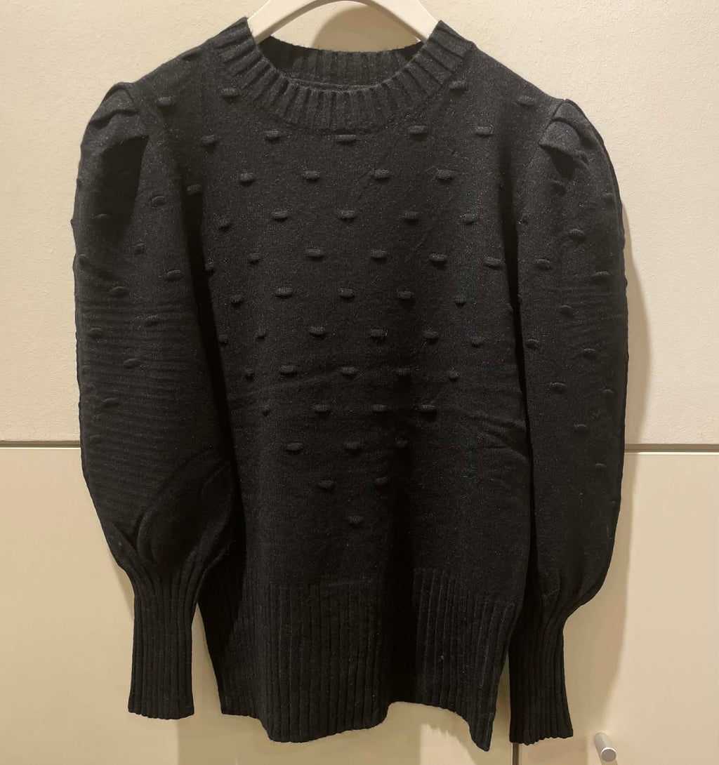 Stickad tröja med liten puffärm från Caramelle, fyra färger