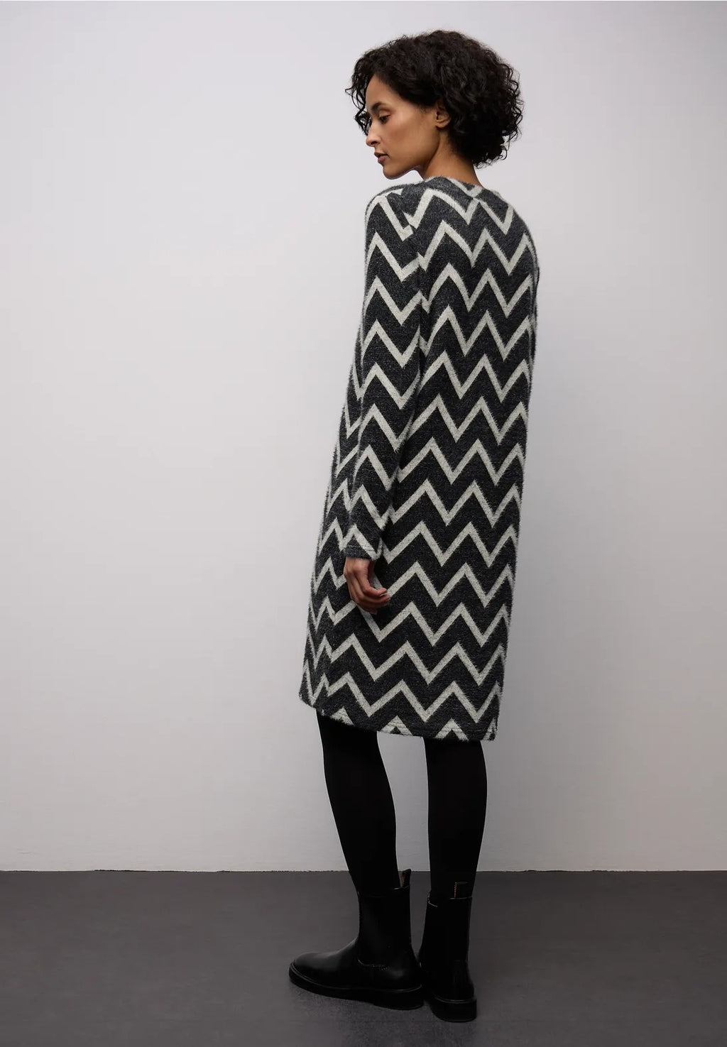 Supermjuk mönstrad klänning från Street One