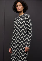 Supermjuk mönstrad klänning från Street One