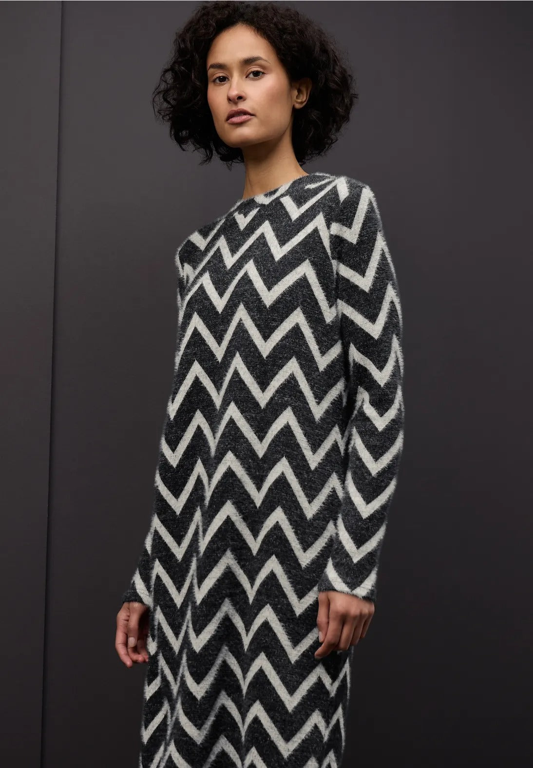 Supermjuk mönstrad klänning från Street One