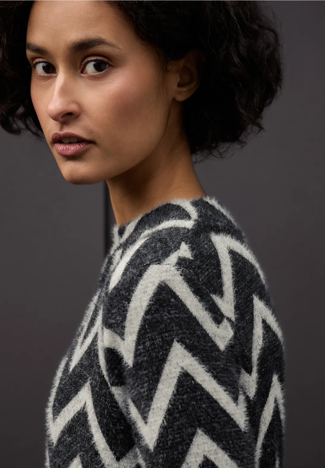 Supermjuk mönstrad klänning från Street One