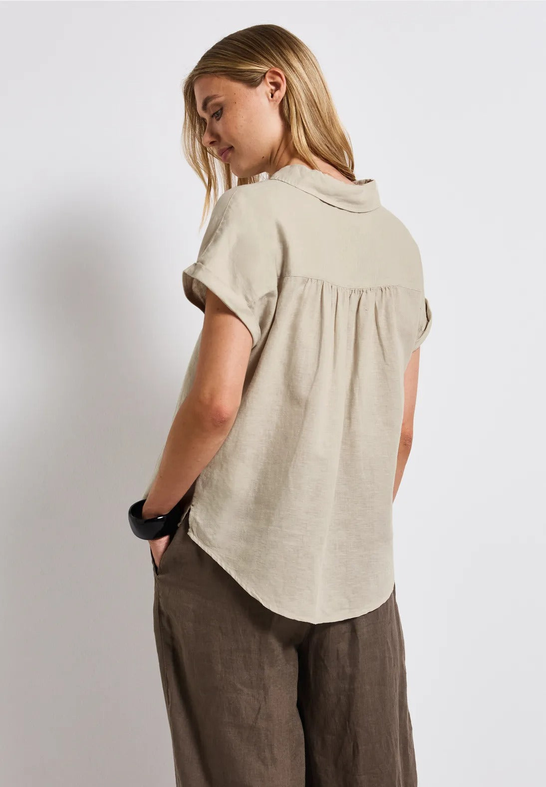 Skjortblus i linnemix , sand