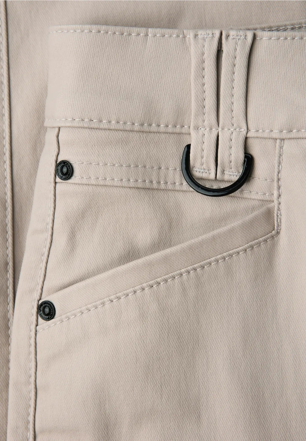 Coatad byxa modell York, medelhög midja , smala ben, sand