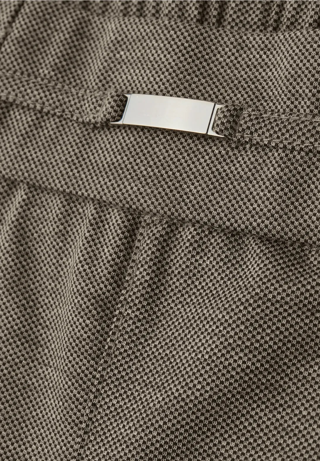 Dressad byxa i mjuk kvalité, modell Bony, loose fit, slim leg, mid waist