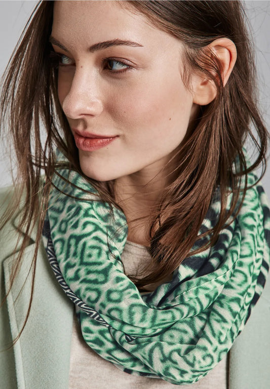 Loop-scarf mönstrad
