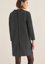 Klänning med tvåfärgad textur