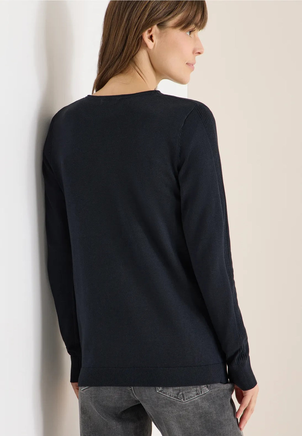 V-ringad tunnstickad tröja från Cecil, universal bå