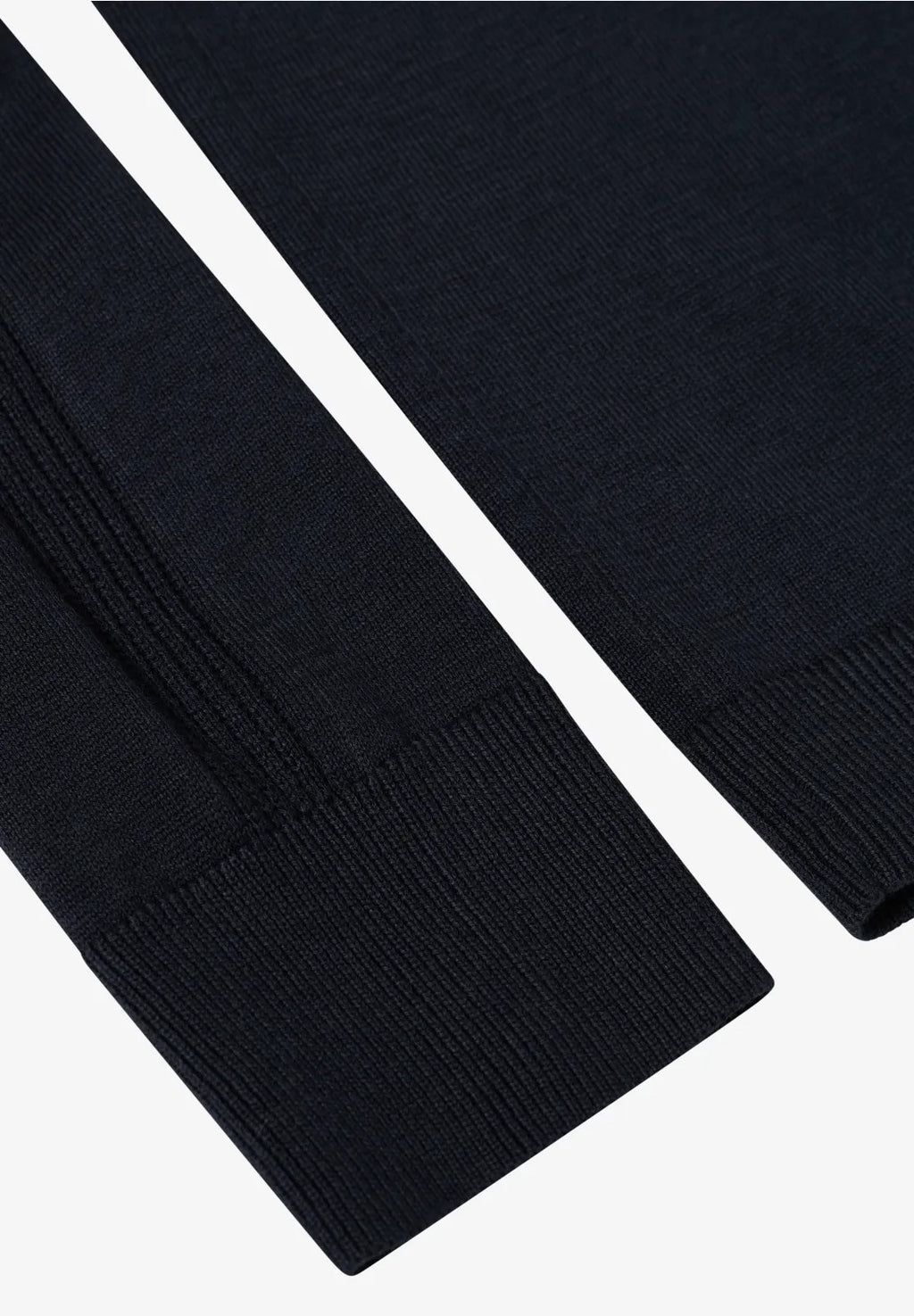 V-ringad tunnstickad tröja från Cecil, universal bå