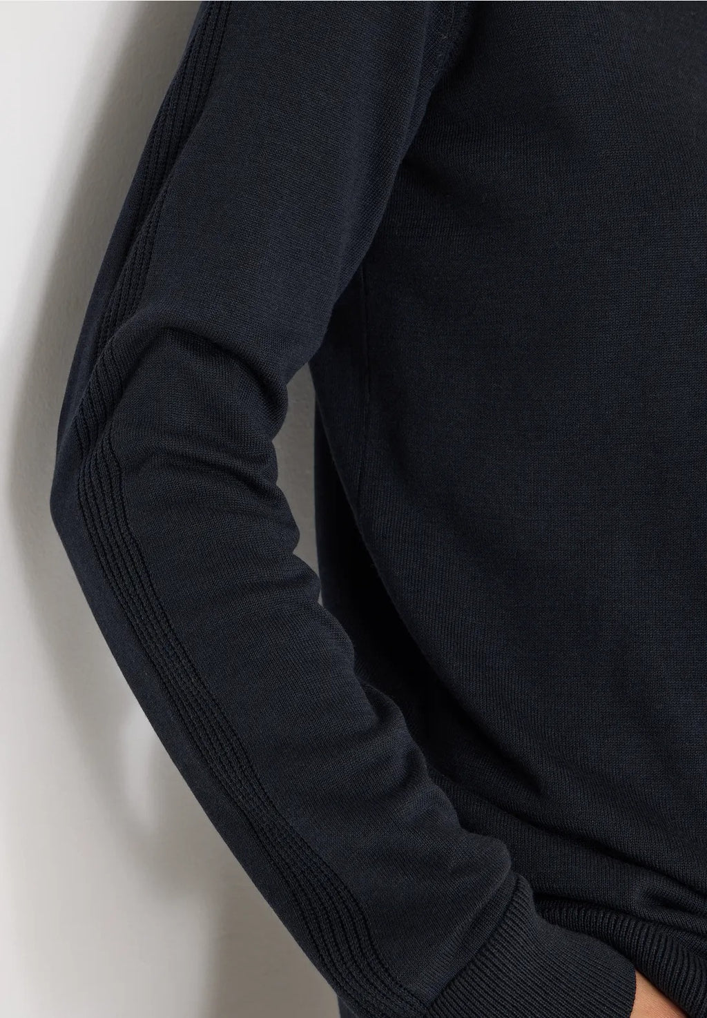 V-ringad tunnstickad tröja från Cecil, universal bå