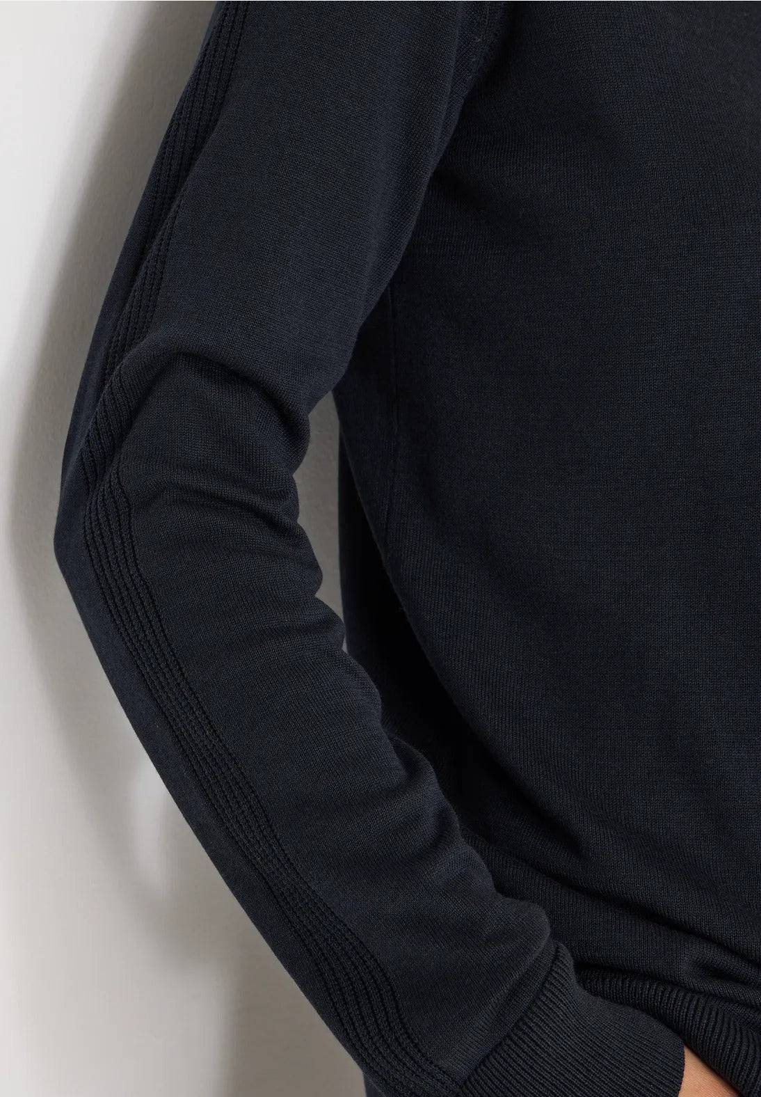 V-ringad tunnstickad tröja från Cecil, universal bå