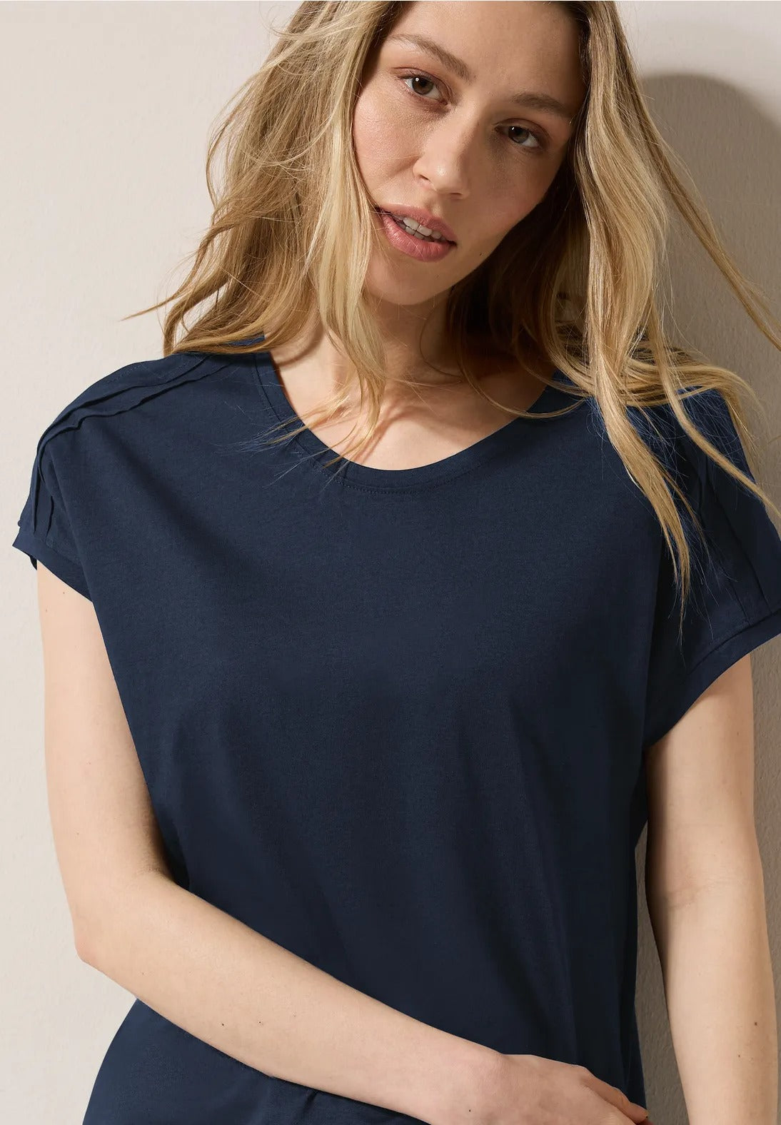 T-shirt med axeldetalj, fyra färger