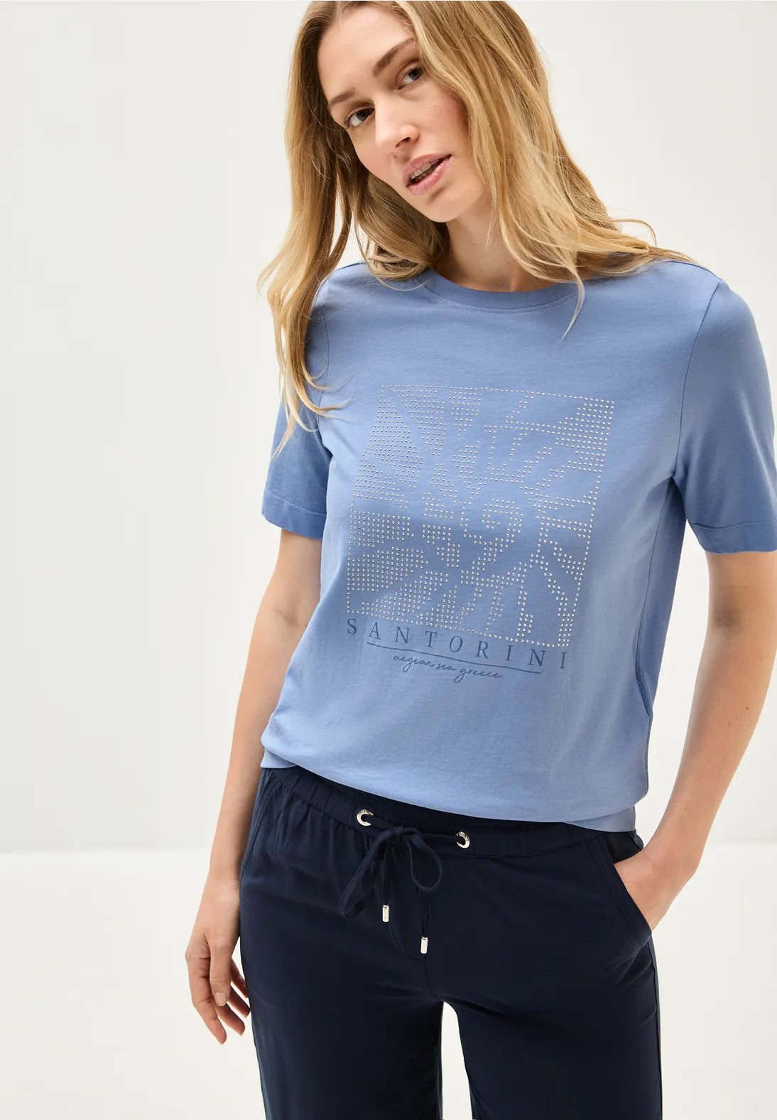 T-shirt med ädelstenar, pastellblå