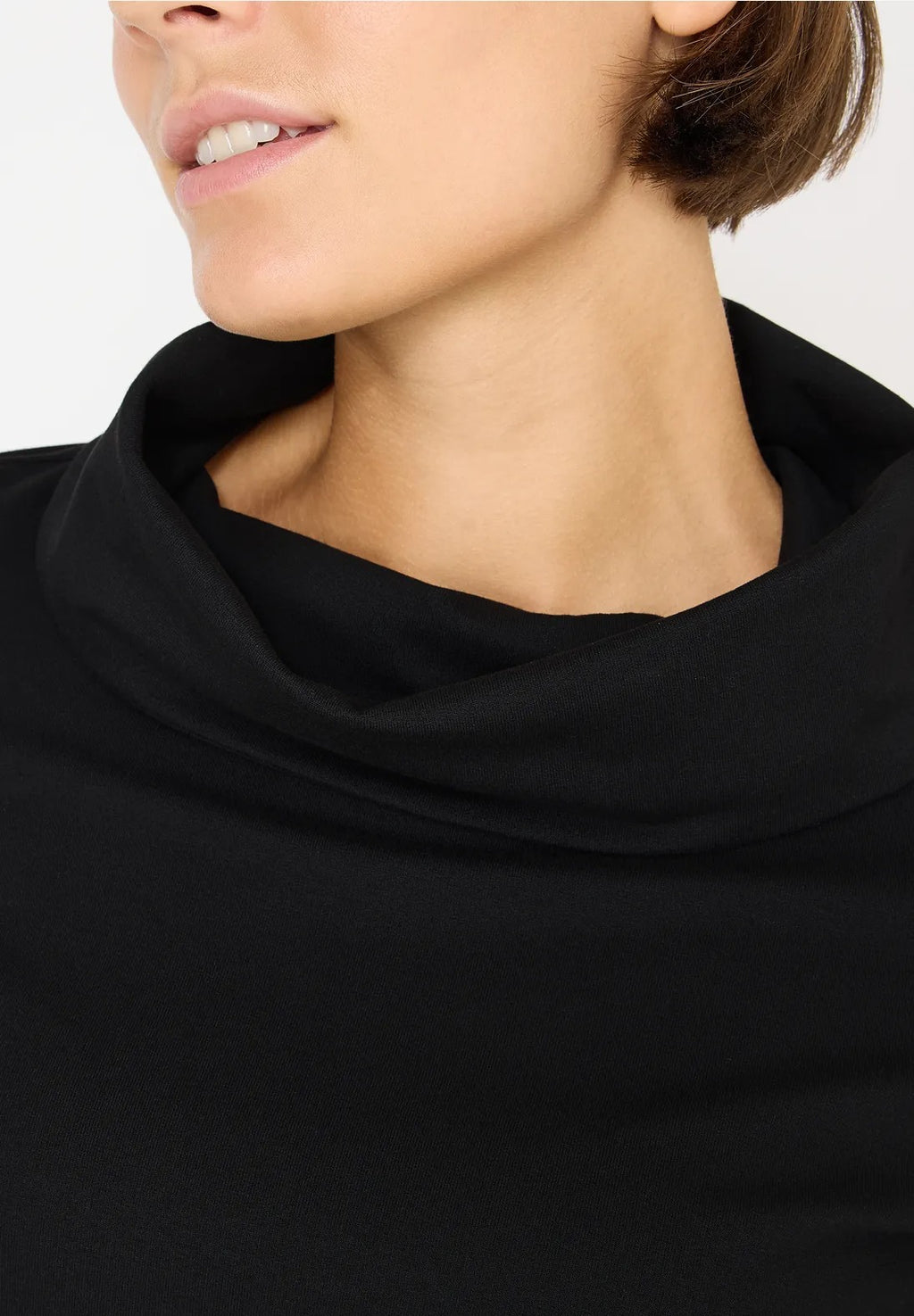 Supermjuk tröja med stor krage, svart