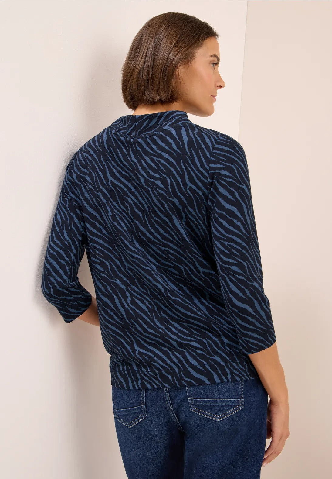 Mönstrad tröja med trattkrage