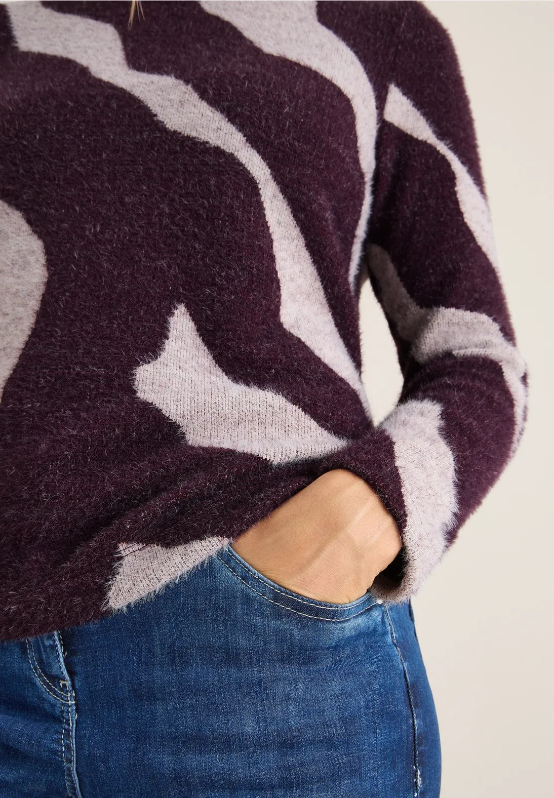 Supermjuk mönstrad fjädergarntröja