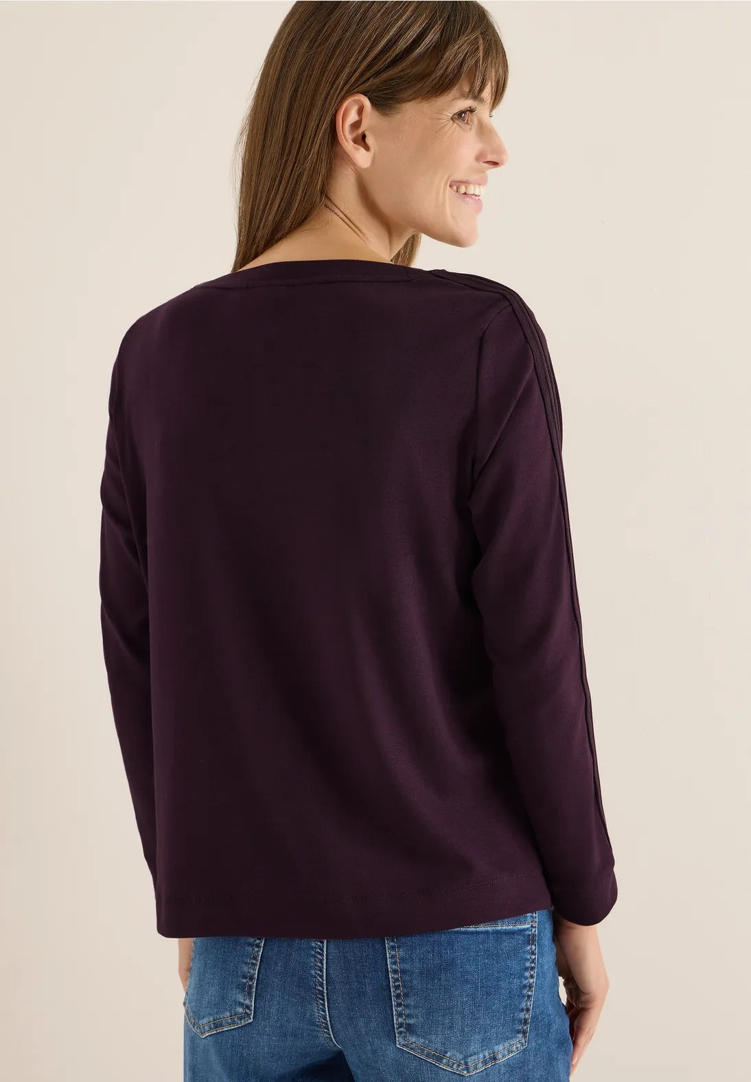 Tröja med dekorativ detalj på ärm