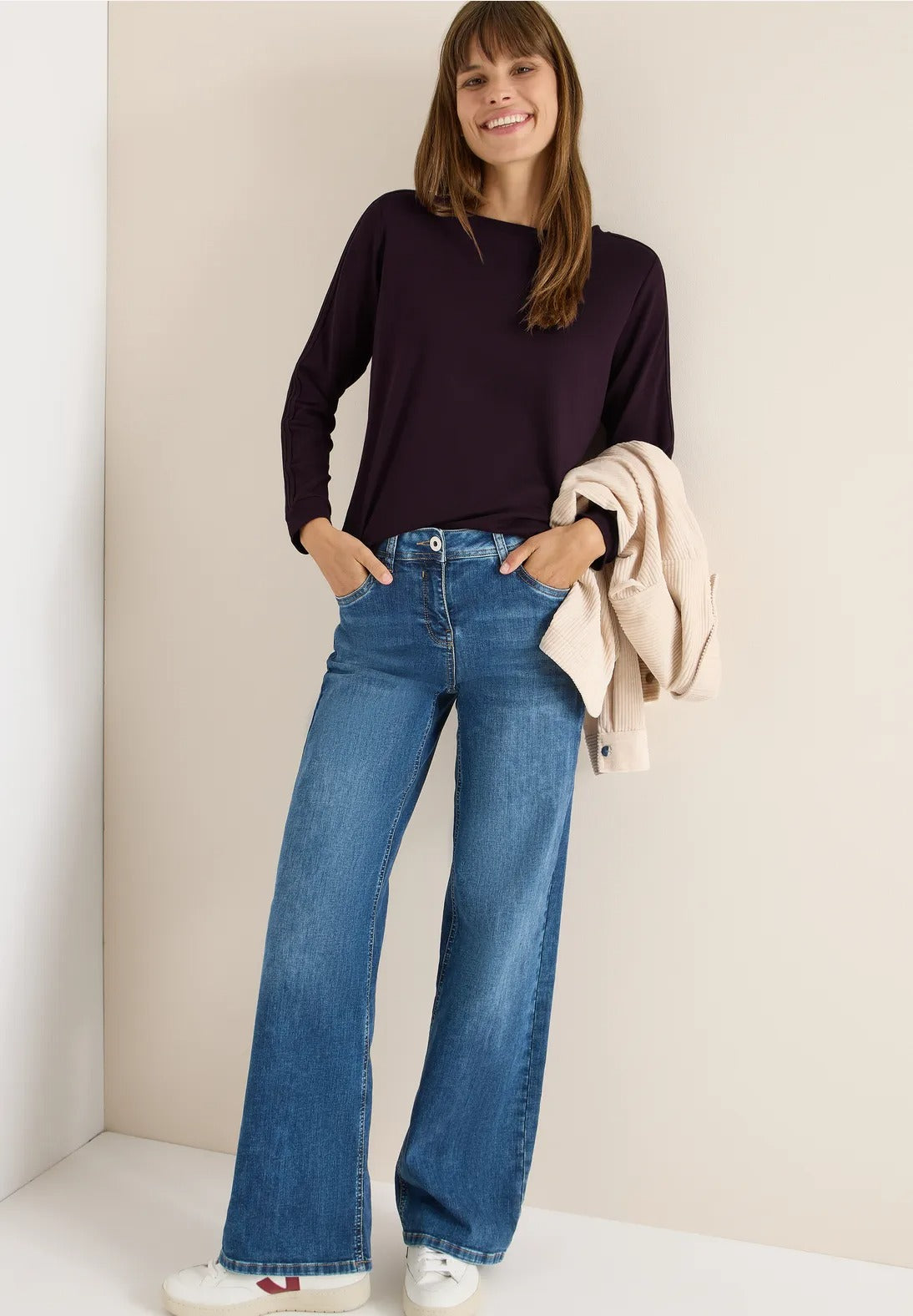 Tröja med dekorativ detalj på ärm