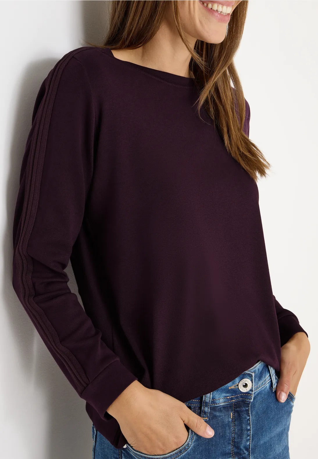 Tröja med dekorativ detalj på ärm