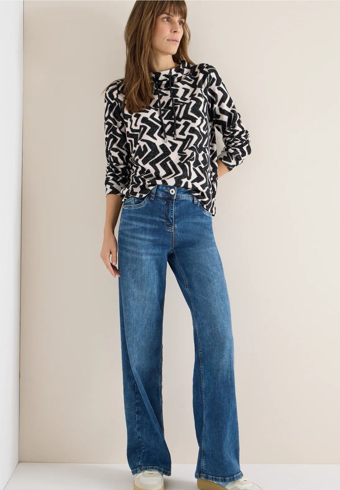 Mysig tröja med grafiskt mönster