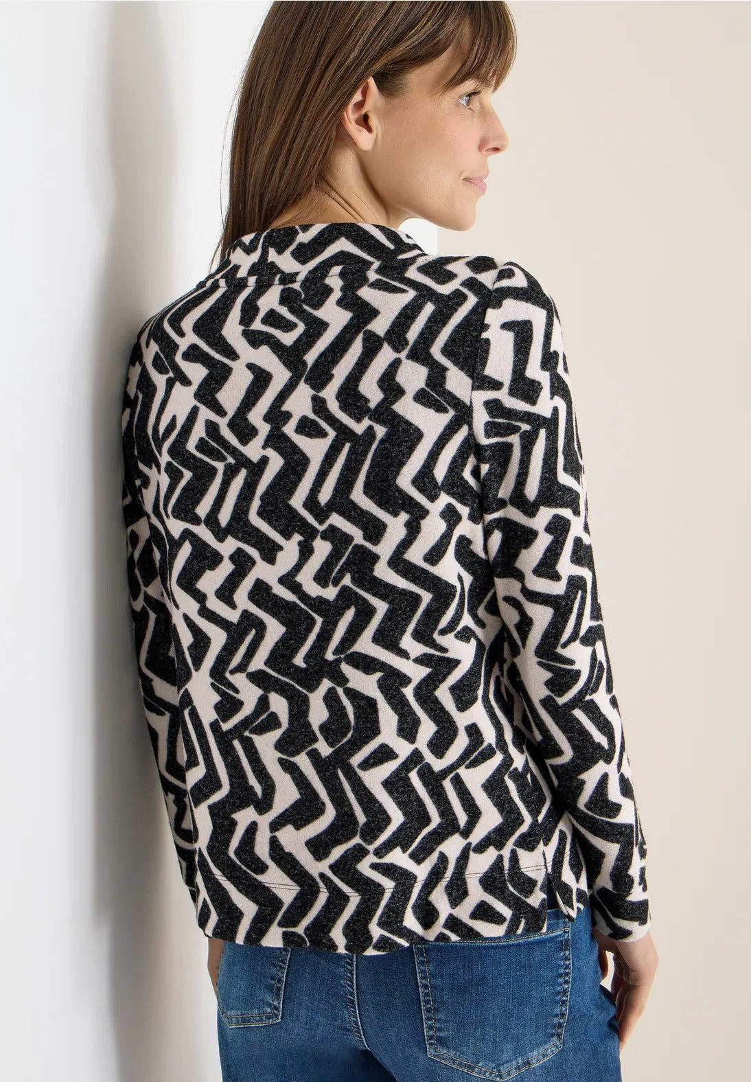 Mysig tröja med grafiskt mönster