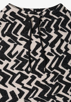 Mysig tröja med grafiskt mönster