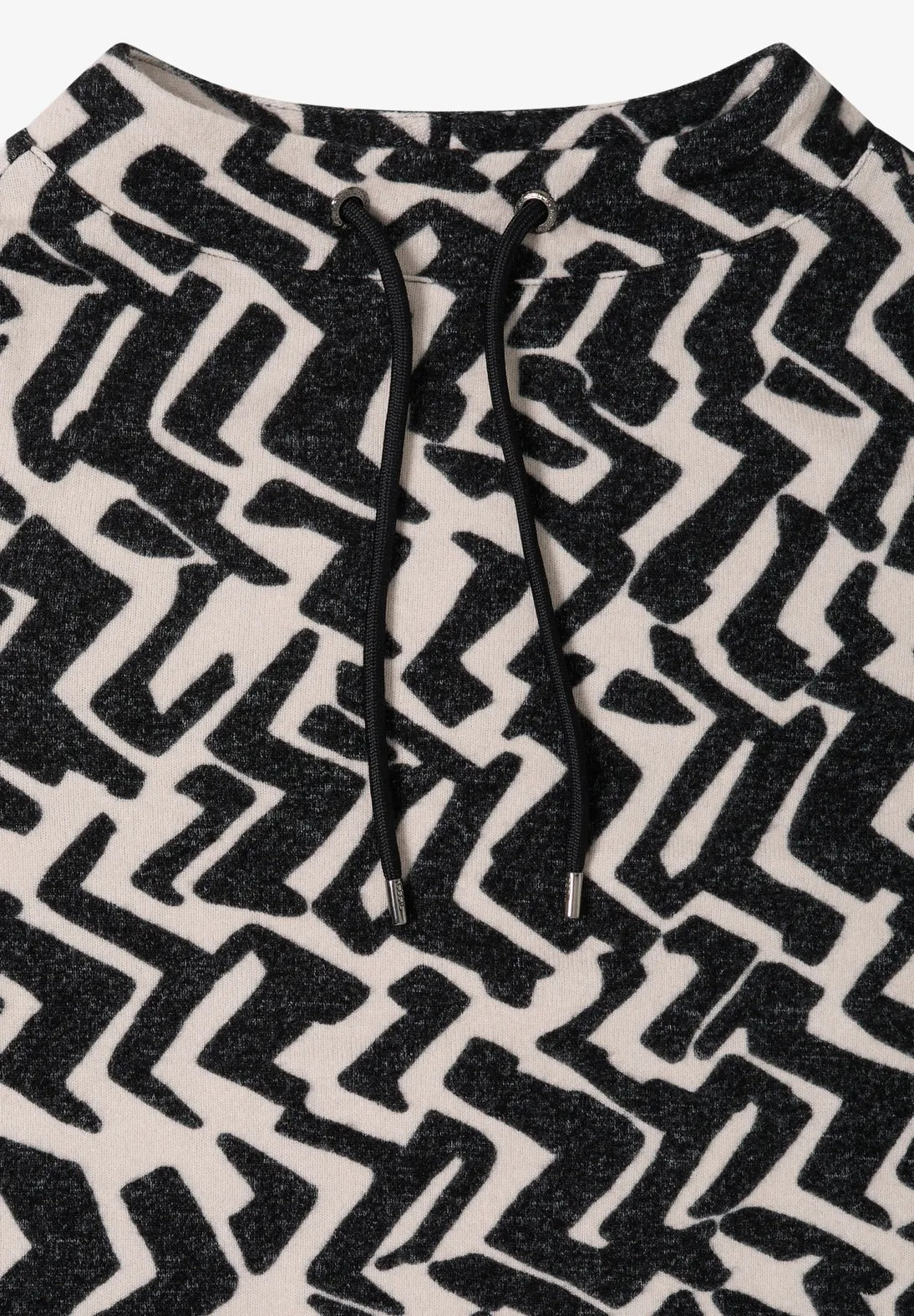 Mysig tröja med grafiskt mönster