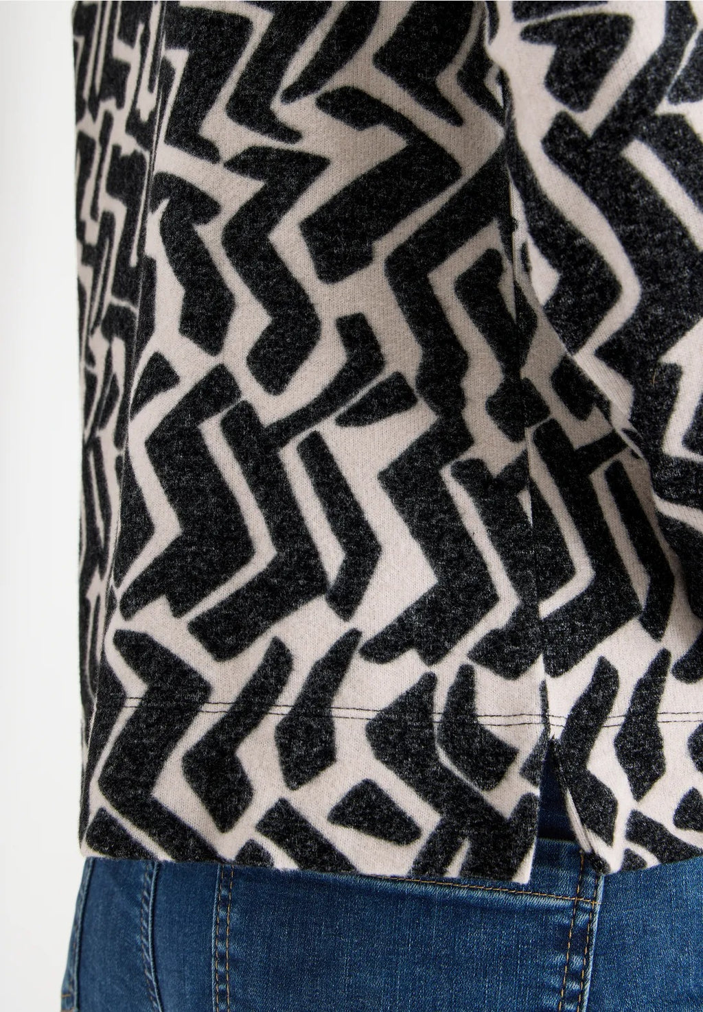 Mysig tröja med grafiskt mönster