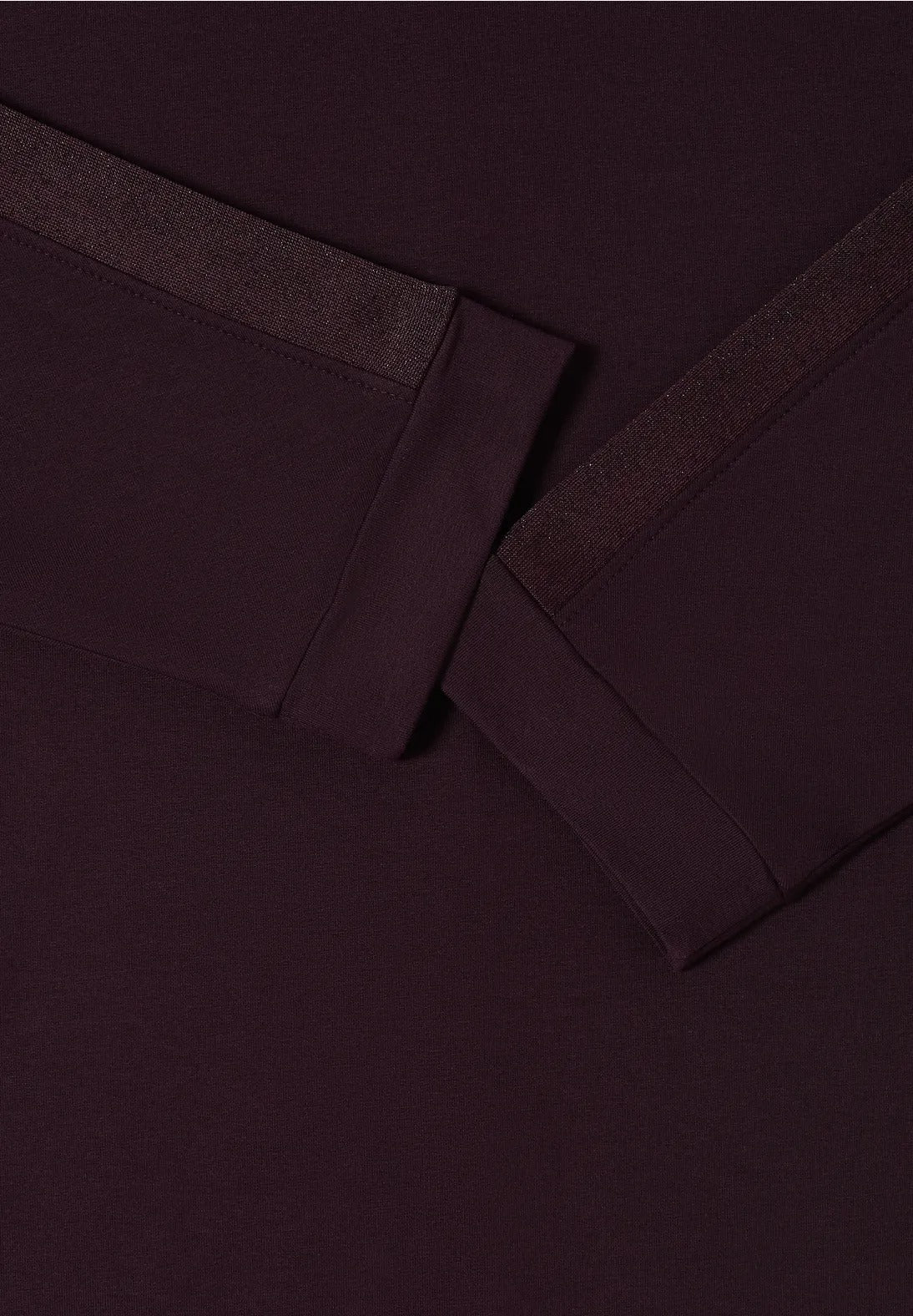 Batwing tröja med glitter rand på arm, vinröd