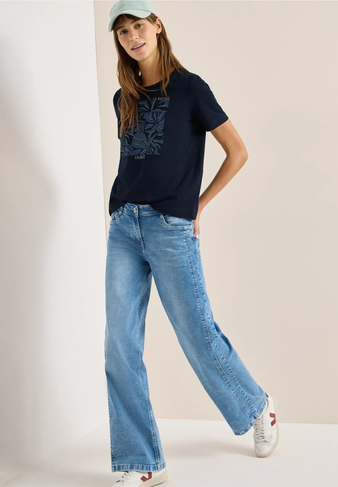 T-shirt med rund halsring och tryck fram, blå