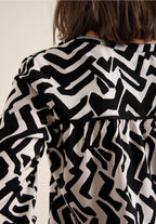 Mönstrad blus i viskos från Cecil