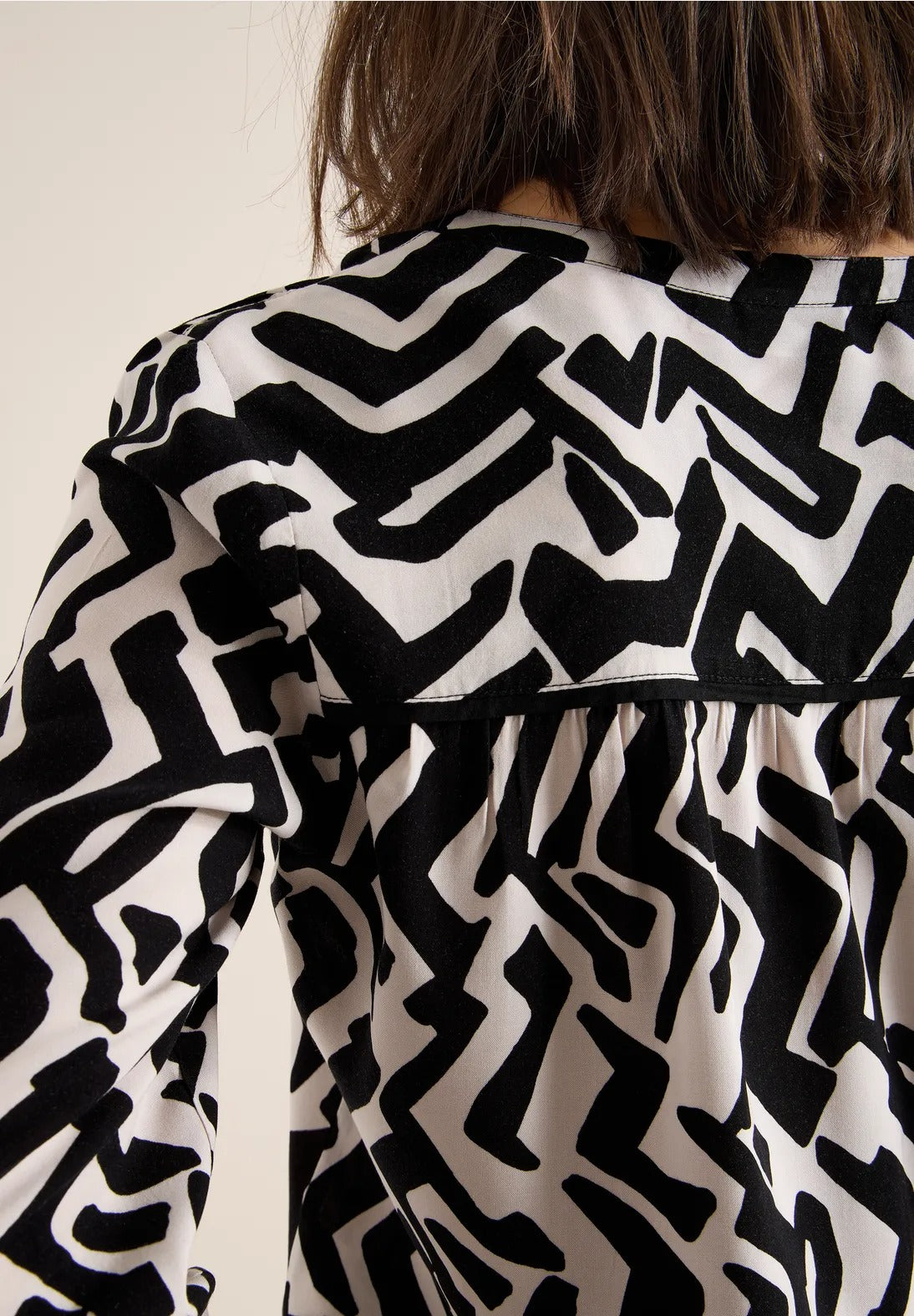 Mönstrad blus i viskos från Cecil