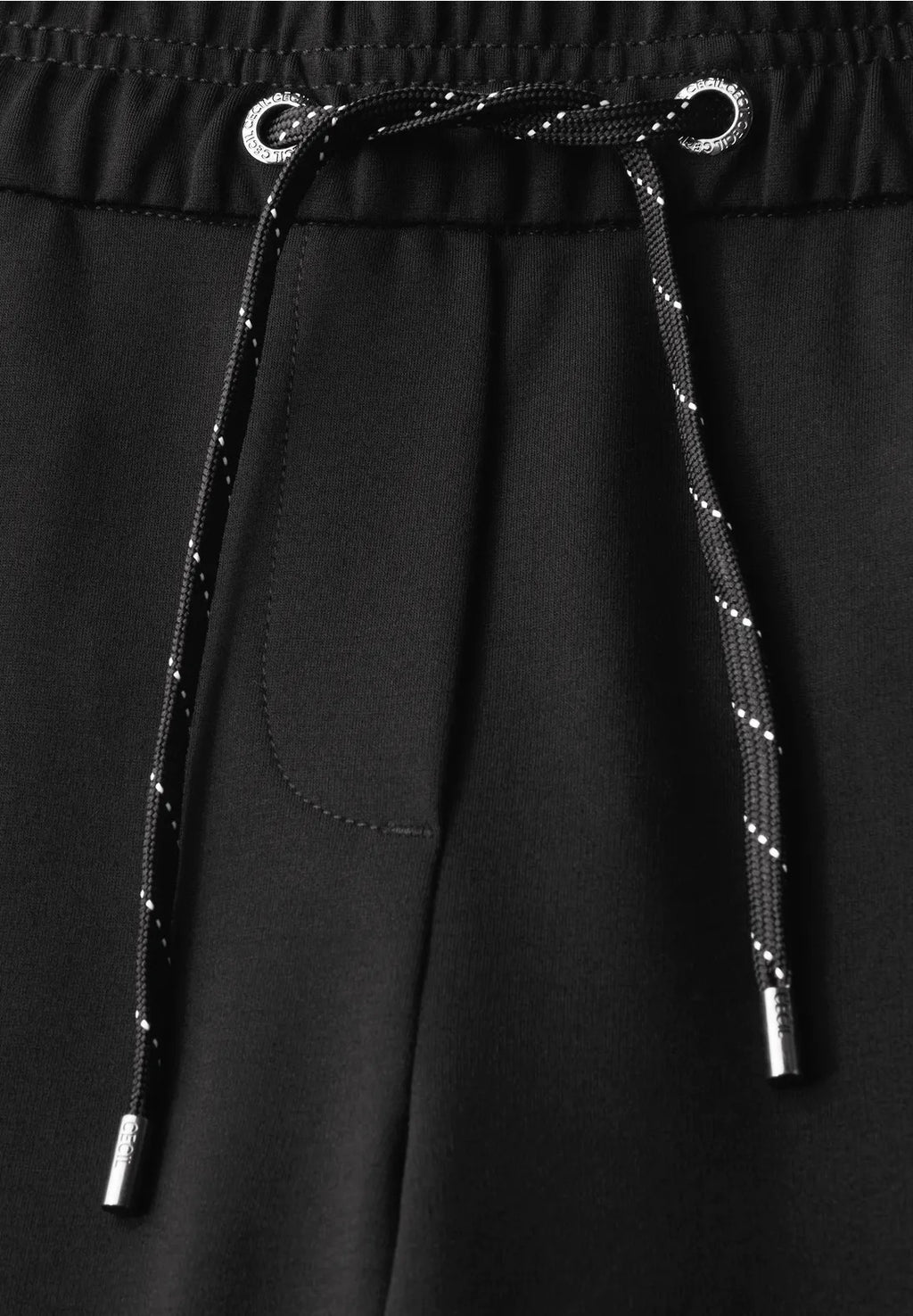 Byxa med avslappnad passform, modell Tracey svart